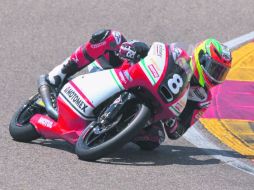 Gabriel Martínez-Abrego compite durante las primeras prácticas libres del Gran Premio Motorland Aragón. ESPECIAL /