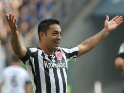 Aunque el Frankfurt no gana, Marco Fabián colabora para lograr el empate del equipo. AFP / D. Ronald