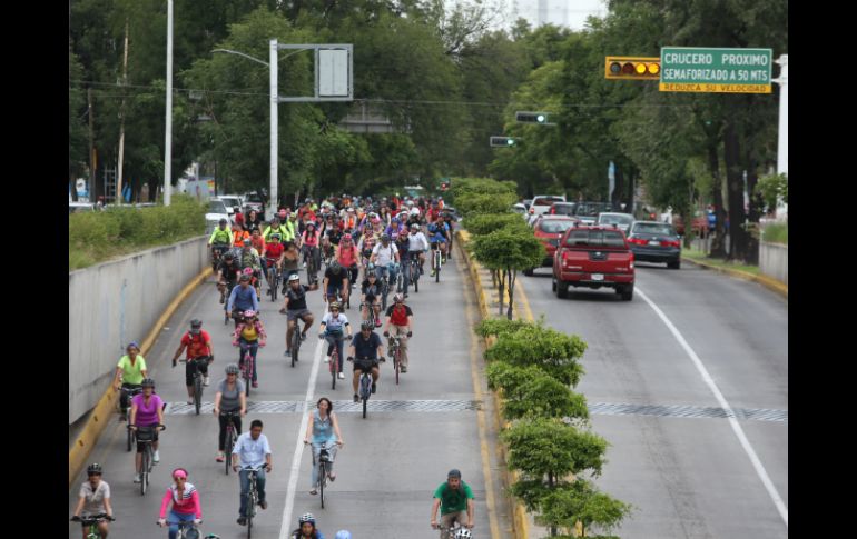 Cerca de 500 ciclistas salen a las calles con motivo del Día Mundial sin Auto, que se celebró el 22 de septiembre. EL INFORMADOR / R. Tamayo