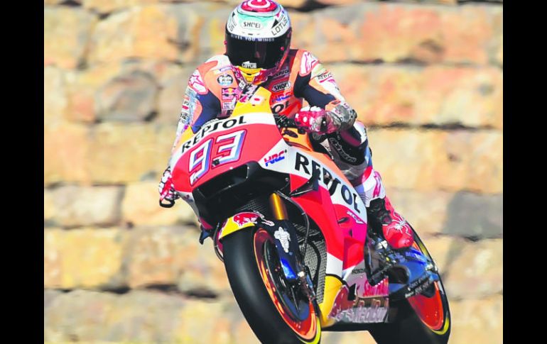 Marc Márquez. El piloto español conduce su moto durante la sesión de clasificación. AFP / J. Jordan