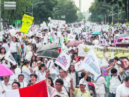 Concurrida. El Paseo de la Reforma se llenó de personas vestidas de blanco. SUN /