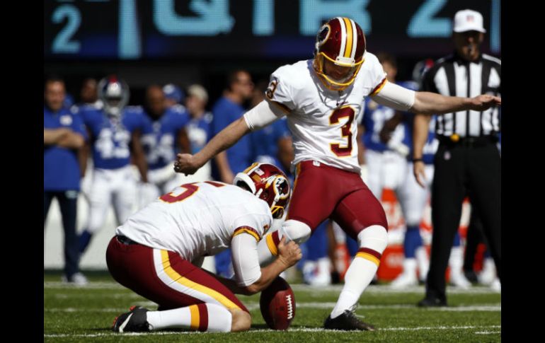 Dustin Hopkins convirtió cinco goles de campo, incluido uno de 37 yardas al final del cuarto periodo. AP / K. Willens