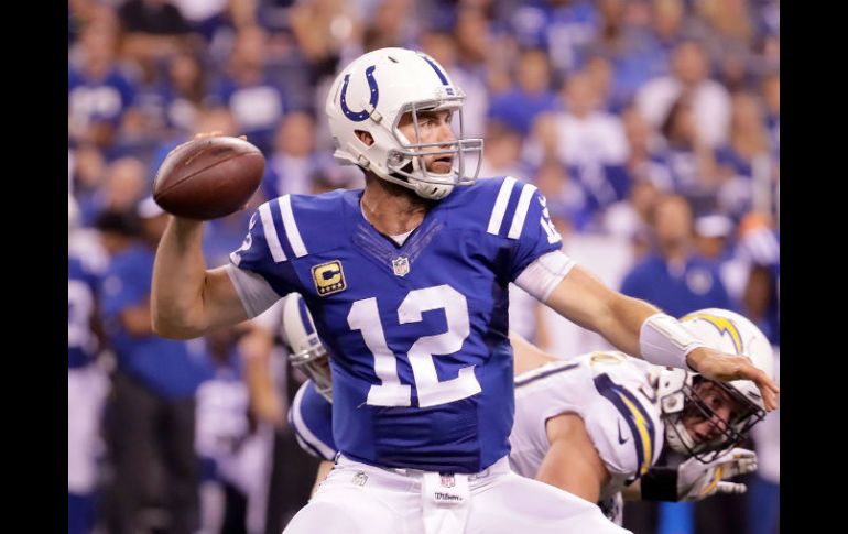 Luck completó 24 de 37 pases para 331 yardas, un touchdown y una intercepción en la 15ta victoria de su carrera viniendo de atrás. AFP / A. Lyons