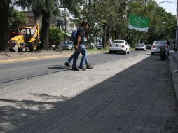 Vecinos de la calle rehabilitada señalan que aún se encharca el agua. EL INFORMADOR / G. Gallo