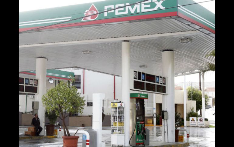 México pagará más por importaciones, pues prevén que el importe de las gasolinas aumente de 2.08 a 2.26 dólares por galón. EL INFORMADOR / ARCHIVO