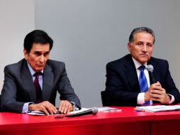 Fernando Elías Calles y Arturo Zamora en la rueda de prensa donde comunicaron la determinación del partido. EFE / PRI