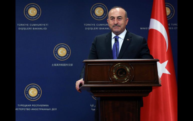 'Sería un error llevar al YPG hasta Raqa', afirma Mevlüt Çavusoglu en alusión a supuestos planes estadounidenses de atacar la ciudad. AP /