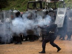 Los 47 normalistas fueron detenidos en un segundo enfrentamiento, y en su defensa incendiaron otro vehículo. SUN / A. Solís