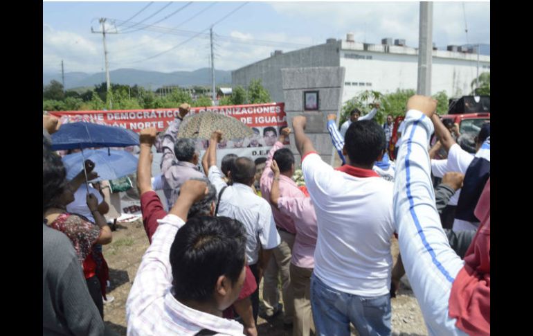 Los padres fueron apoyados por normalistas provenientes de nueve de las 16 normales rurales del país. SUN / D.T. Adame