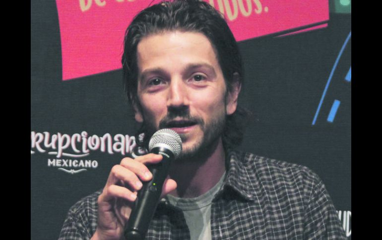 Diego Luna. El actor presentó ayer el libro 'Corrupcionario mexicano'. SUN /