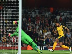 Theo Walcott realizó los dos goles que abrieron un formidable arranque de temporada para el Arsenal. AFP / G. Kirk