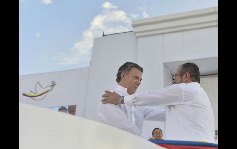 El hijo de Juan Manuel Santos acusó a la campaña por el 'no' de intentar sabotear el proceso. NTX / ARCHIVO