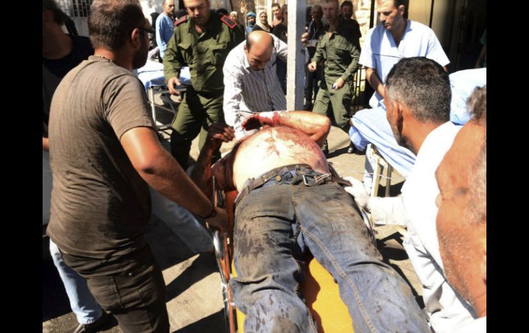 Al menos dos pacientes fallecieron y otros dos empleados resultaron heridos tras un bombardeo en dos hospitales del este de Alepo. EFE /