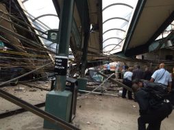 Testigos apuntan a que el tren simplemente no disminuyó la velocidad al entrar en la estación de Hoboken. AP / W. Sun