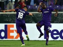 Carlos Salcedo festeja junto a su compañero senegalés Khouma Babacar tras marcar ante Qarabag. AFP / A. Pizzoli