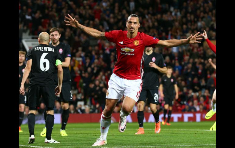 Ibrahimovic festeja el gol que marcó para darle la victoria al Manchester United. AP / D. Thompson