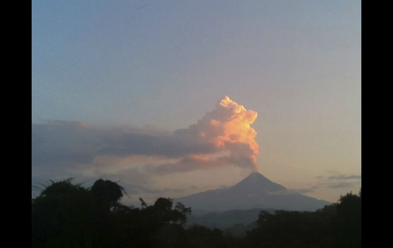 Autoridades señalan que el Volcán de Fuego sigue aumentando su actividad. AP / D. López