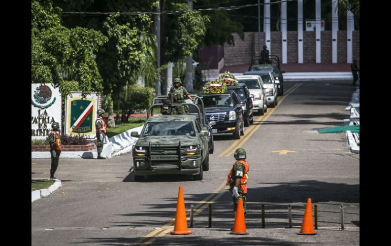 Los restos de los militares se encuentran en el Patio de Maniobras del 94 Batallón de Infantería, en Culiacán. AP / R. Frias