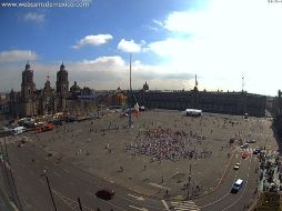 Algunas personas han empezado a concentrarse en la Plaza de la Constitución esta mañana. TWITTER / @webcamsdemexico