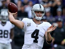 Carr completó 25 de 35 pases para 199 yardas; tres de sus pases de anotación fueron para Crabtree. AFP / D. Buell