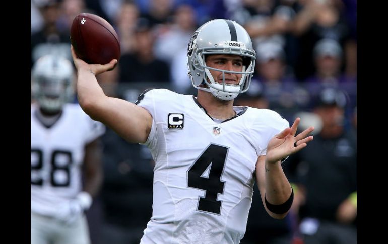 Carr completó 25 de 35 pases para 199 yardas; tres de sus pases de anotación fueron para Crabtree. AFP / D. Buell