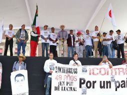 A la plancha del Zócalo llegaron la tarde de hoy, alrededor de las 14:00 horas, cerca de siete mil manifestantes. SUN / B.Fregoso