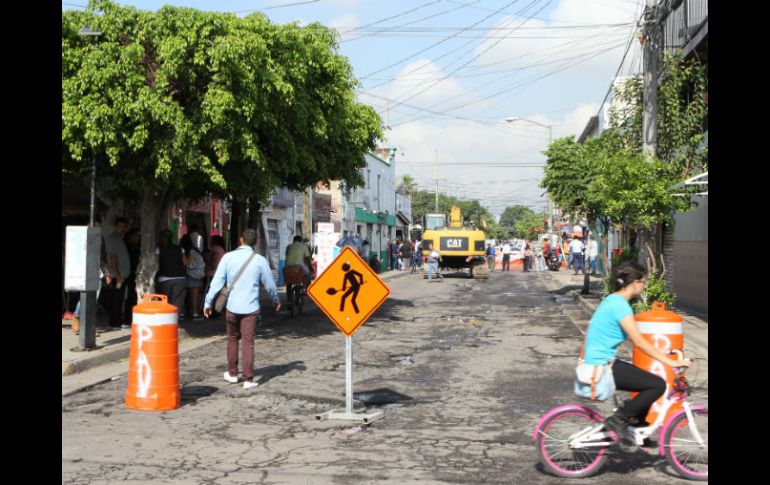 ''Vamos a hacer primero la calle de Longinos Cadena, desde 8 de julio hasta María Bancalari'', señala Alfaro. EL INFORMADOR / P. Franco