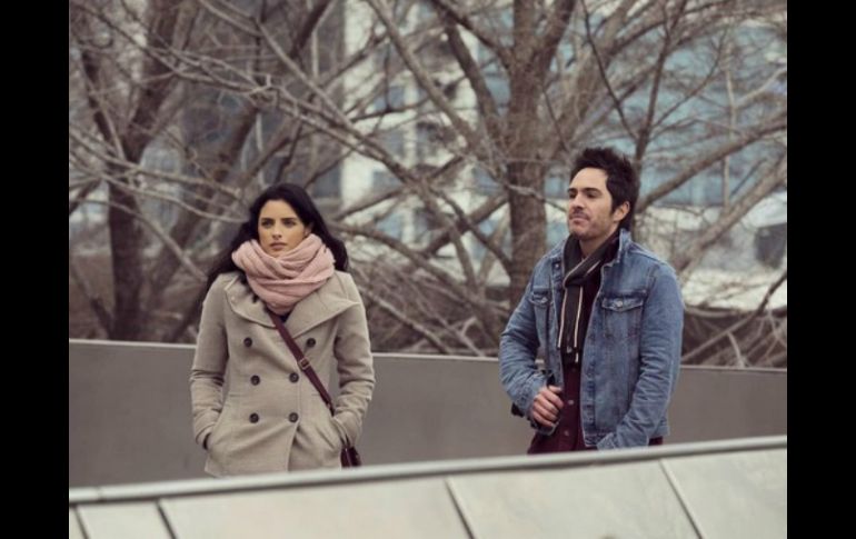 Aislinn Derbez y Mauricio Ochmann protagonizan el capítulo cuatro 'Controlada'. INSTAGRAM / aislinnderbez