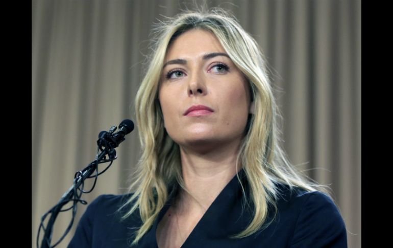 Sharapova se perderá el Abierto de Australia, pero llegará a tiempo a Roland Garros, torneo que se adjudicó en dos ocasiones. AP / ARCHIVO