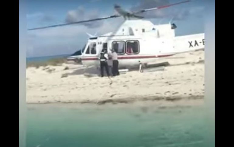 El pasado lunes 26 de septiembre, un helicóptero aterrizó ilegalmente en el Arrecife Alacranes, frente a la costa de Yucatán. YOUTUBE / PolakasTV