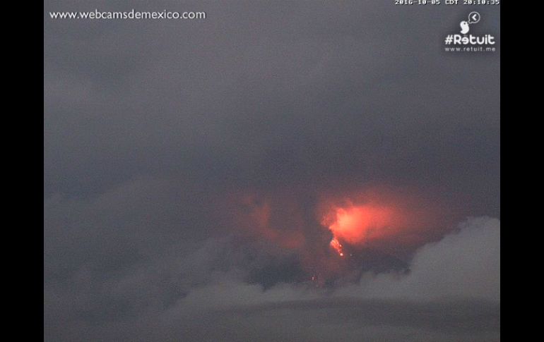 Reiteran que la recomendación principal es no dejar de observar el volcán El Colima, que ha tenido actividad constante. TWITTER / @webcamsdemexico