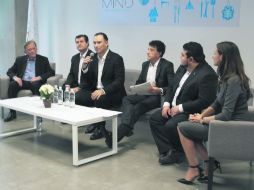 Manuel Herrera Vega, de Concamin, habla al micrófono luego de un recorrido por el edificio México Innovación y Diseño (MIND).  /