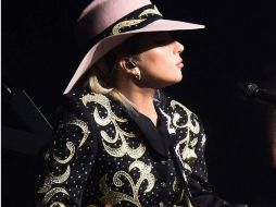 Gaga comenzó con Sinner's Prayer, seguida de A-Yo y después invitó a la compositora Hillary Lindsey para corear Million Reasons. TWITTER / @ladygaga