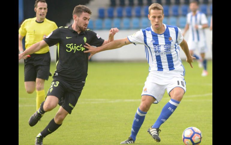 El partido fue sumamente disputado en los primeros minutos pese a ser un encuentro de exhibición. TWITTER / @RealSociedad