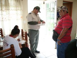 Autoridades realizaron una revisión casa por casa en los 16 fraccionamientos de Tlajomulco afectados. ESPECIAL / Sedis