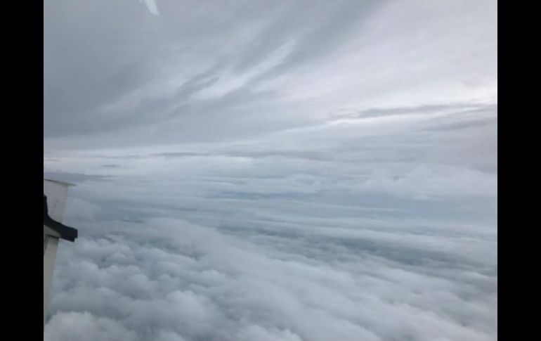 El ‘cazahuracanes’ captó a ‘Matthew a su paso por EU. TWITTER / @NOAA_HurrHunter