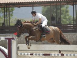 Arturo Parada, jinete del Guadalajara Jockey Club, a lomos de 'Cool Down'. EL INFORMADOR / F. Atilano