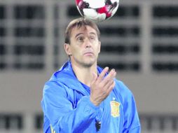 Julen Lopetegui tuvo palabras de respeto sobre Albania, rival de hoy de la Roja. EFE /