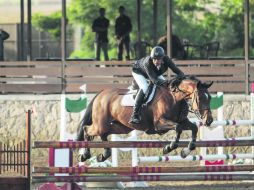 El jinete del Guadalajara Country Club, Javier Fernández, a lomos de 'Scully 35', durante su participación en la prueba estelar. EL INFORMADOR / F. Atilano