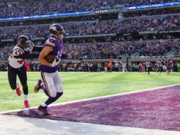 Adam Thielen atrapó un pase de touchdown que coronó la primera ofensiva de Minnesota y acabó con un récord personal de 127 yardas. AFP / A. Bettcher