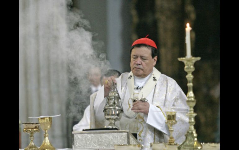 Durante la misa dominical en la Catedral Metropolitana el arzobispo primado de México pidió varias oraciones. SUN / ARCHIVO