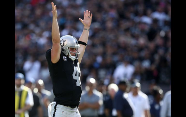 Carr lanzó otro pase de anotación a Amari Cooper en el tercer cuarto frente a un rival muy propenso a los errores. AFP / E. Shaw