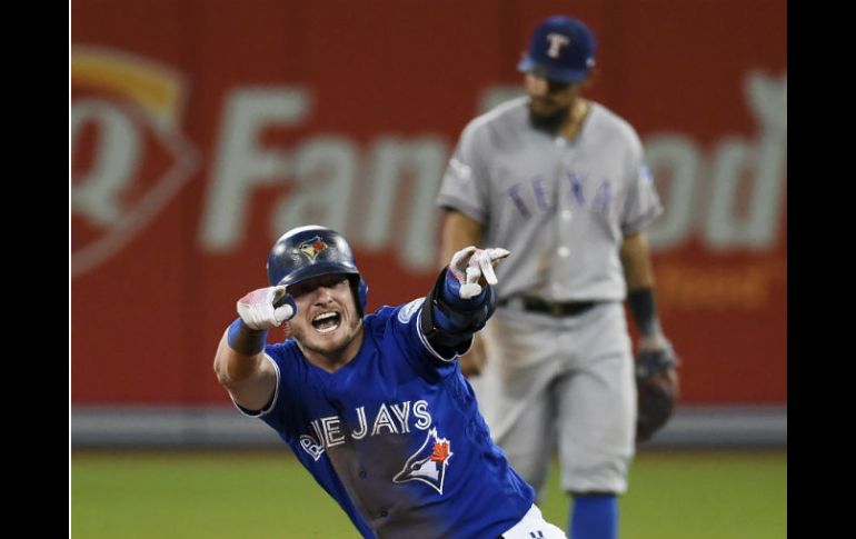 Josh Donaldson reacciona tras meter un doblete a Los Rangers de Texas. AP / N. Denette