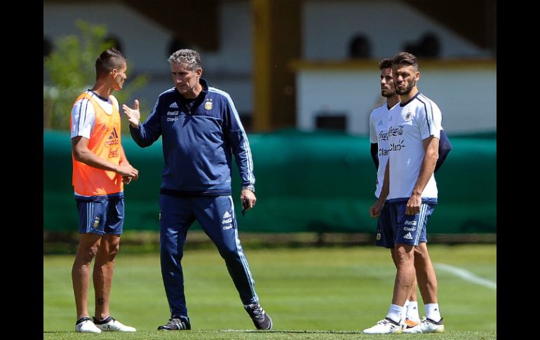 Argentina entrena, sabiendo que llegan los equipos nacionales a la décima fecha sin margen para el error. AFP / A. Pagni