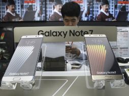 Usuarios del Samsung Note 7 deben apagarlos y solicitar un reembolso o intercambiarlos por teléfonos distintos. AP / ARCHIVO