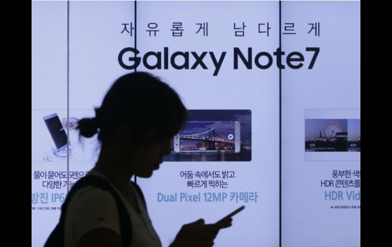 Marcha atrás. Samsung pidió a sus socios que dejen de vender este celular de reciente aparición. AP / Y. Ahn