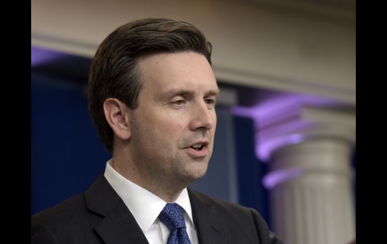 Josh Earnest dice que las medidas que se desplegarían el día de las elecciones buscan impedir la intervención de los rusos. AP / S. Walsh