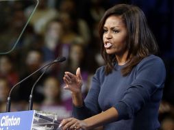 En un crítico discurso hacia Trump, Michelle dijo que los hombres realmente fuertes y poderosos no necesitan tratar así a las mujeres. AP / J. Cole