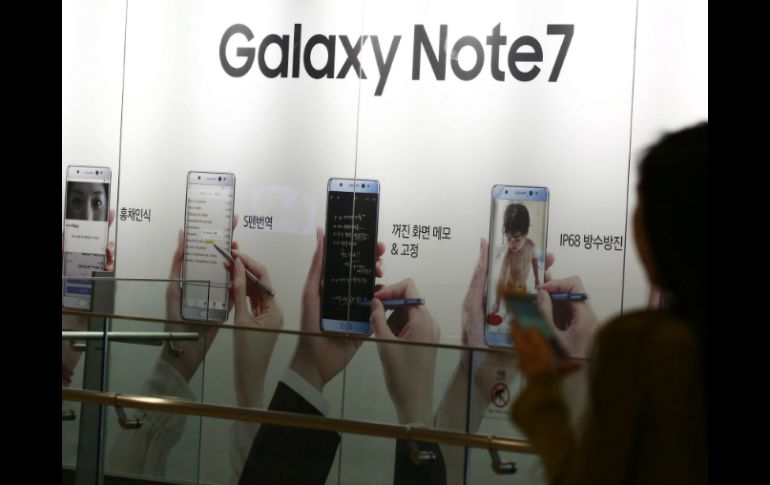 Samsung retiró más de 2.5 millones de los teléfonos y descontinuó el modelo esta semana. EFE / ARCHIVO