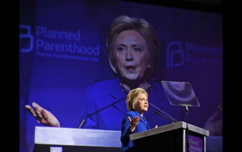 Clinton pronunció esos discursos remunerados para el gigante financiero después de dejar su cargo como secretaria de Estado. AP / A. Brandon